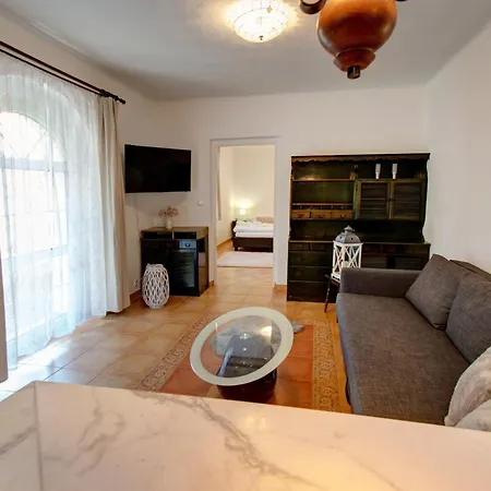 Apartment Domecek U Zameckeho Parku Trebon