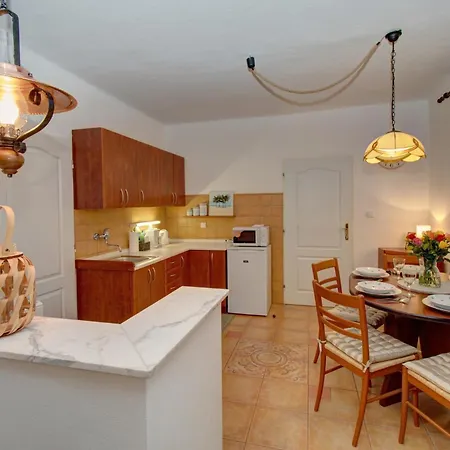 Domecek U Zameckeho Parku 아파트 Třeboň