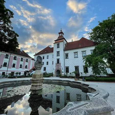Domecek U Zameckeho Parku Třeboň