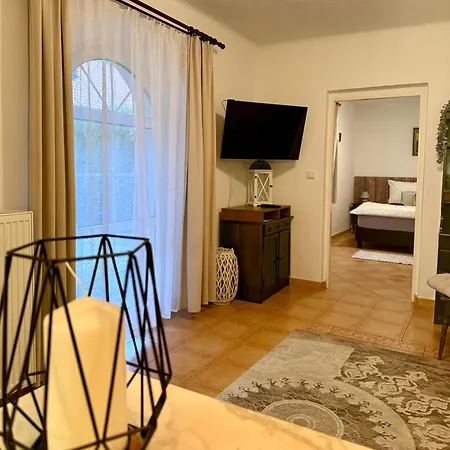 Domecek U Zameckeho Parku Apartment *