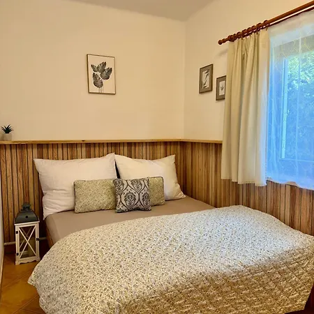 Domecek U Zameckeho Parku Daire *