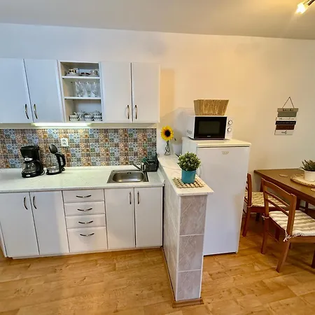 Domecek U Zameckeho Parku Apartment